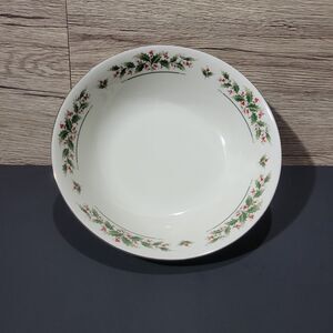 Yuletide Holly Christmas Large Soup Rim Bowl 9 1/4" Japan